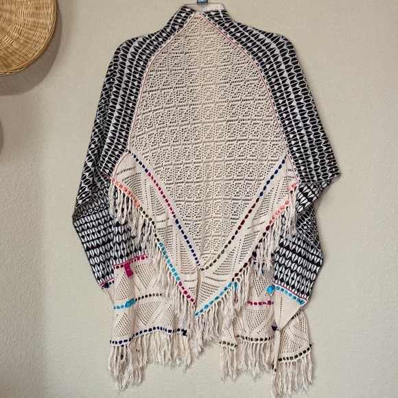 Anthropologie Angel Of the North Boho Light Knit Shawl Pancho OSFA - Picture 2 of 8